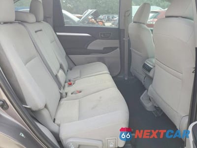 Zdjęcie 11 z 14 samochodu: 2019 TOYOTA HIGHLANDER LE VIN:5TDZARFH4KS060658 - miniatura
