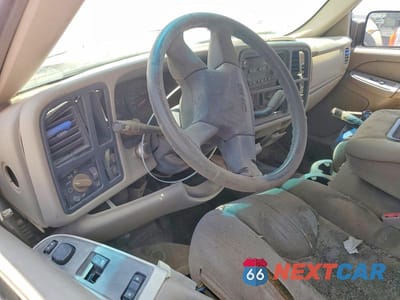 Zdjęcie 8 z 11 samochodu: 2004 GMC SIERRA 2500 VIN:1GTHC29U64E306463 - miniatura