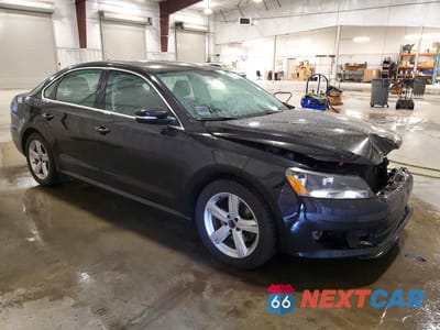 Czwarte zdjęcie samochodu z boku: 2013 VOLKSWAGEN PASSAT SE VIN:1VWBH7A3XDC011429 - miniatura