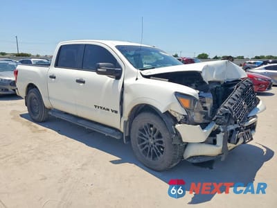 Czwarte zdjęcie samochodu z boku: 2019 NISSAN TITAN SV VIN:1N6AA1E68KN529168 - miniatura