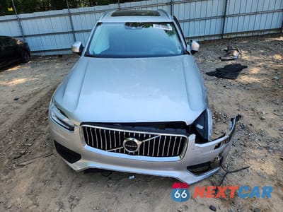 Piąte zdjęcie samochodu w środku: 2022 VOLVO XC90 T5 MOMENTUM VIN:YV4102PK5N1787551 - miniatura