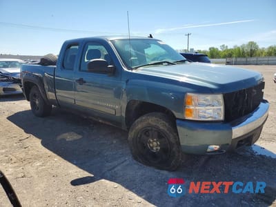 Czwarte zdjęcie samochodu z boku: 2008 CHEVROLET SILVERADO K1500 VIN:2GCEK19J781234279 - miniatura