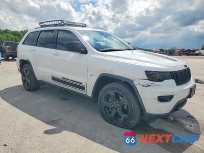 Czwarte zdjęcie samochodu z boku: 2018 JEEP GRAND CHEROKEE LAREDO VIN:1C4RJFAGXJC357849 - miniatura