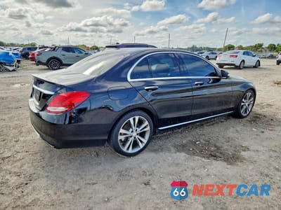 Trzecie zdjęcie samochodu z tyłu: 2015 MERCEDES-BENZ C 300 VIN:55SWF4JB7FU068112 - miniatura