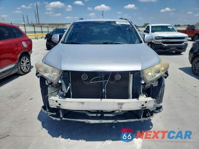 Piąte zdjęcie samochodu w środku: 2013 TOYOTA HIGHLANDER SE VIN:5TDBK3EH5DS178542 - miniatura