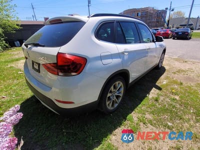 Czwarte zdjęcie samochodu z boku: 2013 BMW X1 XDRIVE28I VIN:WBAVL1C53DVR86785 - miniatura
