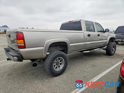 Trzecie zdjęcie samochodu z tyłu: 2003 GMC SIERRA C2500 HEAVY DUTY VIN:1GTHC23173F155799 - miniatura