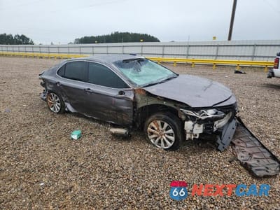 Czwarte zdjęcie samochodu z boku: 2018 TOYOTA CAMRY LE VIN:4T1B11HK9JU635032 - miniatura