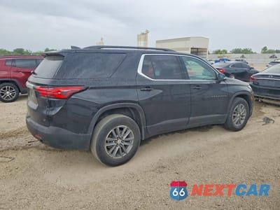 Trzecie zdjęcie samochodu z tyłu: 2022 CHEVROLET TRAVERSE VIN:1GNERGKW7NJ163808 - miniatura