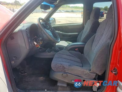 Zdjęcie 7 z 13 samochodu: 1998 GMC JIMMY VIN:1GKDT13W9W2544951 - miniatura