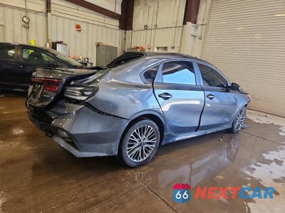 Trzecie zdjęcie samochodu z tyłu: 2022 KIA FORTE GT LINE VIN:3KPF54AD0NE468653 - miniatura