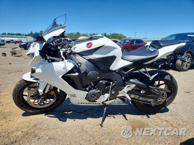 Trzecie zdjęcie samochodu z tyłu: 2026 HONDA CBR1000 RR VIN:JH2SC7715TK900609 - miniatura
