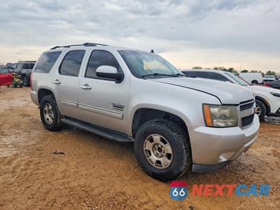 Czwarte zdjęcie samochodu z boku: 2013 CHEVROLET TAHOE C1500 LT VIN:1GNSCBE02DR315945 - miniatura