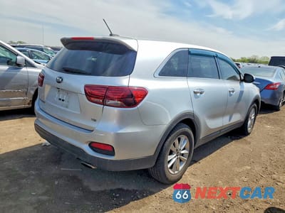Trzecie zdjęcie samochodu z tyłu: 2019 KIA SORENTO LX V6 VIN:5XYPGDA51KG572316 - miniatura