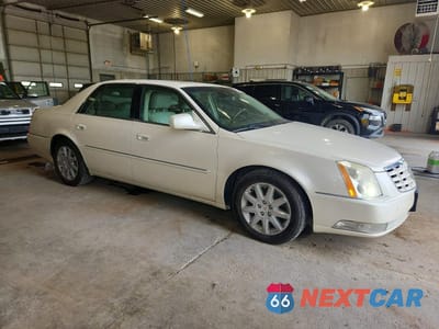 Czwarte zdjęcie samochodu z boku: 2011 CADILLAC DTS PREMIUM COLLECTION VIN:1G6KH5E65BU128972 - miniatura