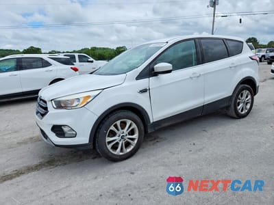 2017 FORD ESCAPE SE 1FMCU9GD3HUD33291 - główne zdjęcie licytacji z USA - miniatura