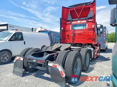 Czwarte zdjęcie samochodu z boku: 2022 VOLVO VNR SEMI TRUCK VIN:4V4WC9EG9NN301781 - miniatura