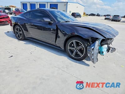 Czwarte zdjęcie samochodu z boku: 2024 FORD MUSTANG VIN:1FA6P8TH7R5107042 - miniatura
