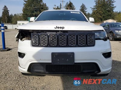 Piąte zdjęcie samochodu w środku: 2018 JEEP GRAND CHEROKEE LAREDO VIN:1C4RJFAG1JC357853 - miniatura
