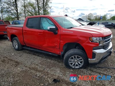 Czwarte zdjęcie samochodu z boku: 2021 CHEVROLET SILVERADO K1500 LT VIN:3GCPYJEK7MG360021 - miniatura