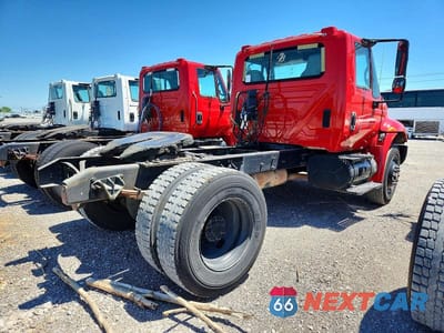 Czwarte zdjęcie samochodu z boku: 2003 INTERNATIONAL 4300 SEMI TRUCK VIN:1HSMMAAN33H594411 - miniatura