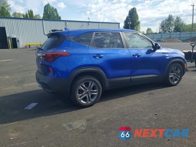 Trzecie zdjęcie samochodu z tyłu: 2022 KIA SELTOS LX VIN:KNDEPCAA0N7250850 - miniatura