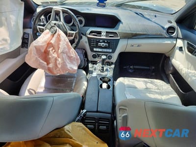 Zdjęcie 8 z 12 samochodu: 2013 MERCEDES-BENZ C 300 4MATIC VIN:WDDGF8AB1DA885469 - miniatura