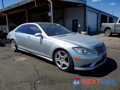 Czwarte zdjęcie samochodu z boku: 2007 MERCEDES-BENZ S 550 4MATIC VIN:WDDNG86X47A147808 - miniatura