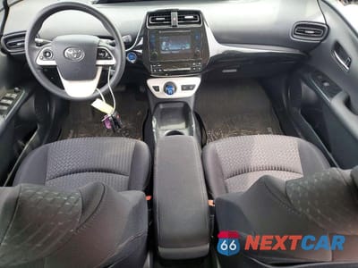 Zdjęcie 8 z 12 samochodu: 2017 TOYOTA PRIUS TWO VIN:JTDKBRFU4H3042408 - miniatura