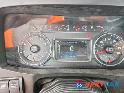 Zdjęcie 8 z 10 samochodu: 2019 INTERNATIONAL LT625 SEMI TRUCK VIN:1HSDYAPR0KH044046 - miniatura
