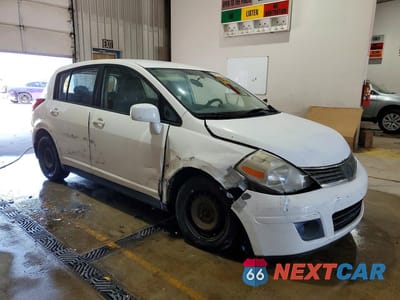 Czwarte zdjęcie samochodu z boku: 2008 NISSAN VERSA 1.8 S VIN:3N1BC13E28L413522 - miniatura