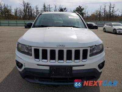 Piąte zdjęcie samochodu w środku: 2014 JEEP COMPASS SPORT VIN:1C4NJCBA4ED750110 - miniatura