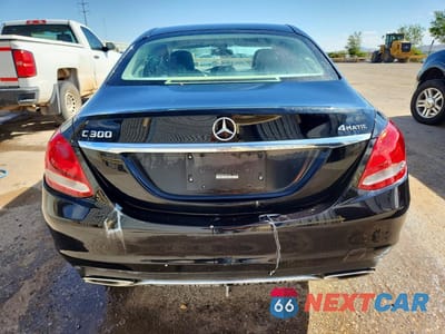 Zdjęcie 6 z 12 samochodu: 2015 MERCEDES-BENZ C 300 4MATIC VIN:55SWF4KB8FU023193 - miniatura