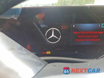 Zdjęcie 9 z 13 samochodu: 2025 MERCEDES-BENZ CLA 250 4MATIC VIN:W1K5J4HB6SN512390 - miniatura