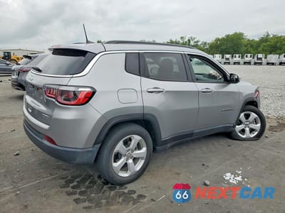 Trzecie zdjęcie samochodu z tyłu: 2021 JEEP COMPASS LATITUDE VIN:3C4NJCBB5MT508282 - miniatura