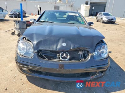 Piąte zdjęcie samochodu w środku: 2002 MERCEDES-BENZ SLK 230 KOMPRESSOR VIN:WDBKK49FX2F263032 - miniatura