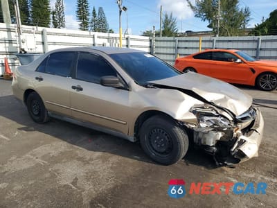 Czwarte zdjęcie samochodu z boku: 2006 HONDA ACCORD VALUE VIN:1HGCM56136A110107 - miniatura