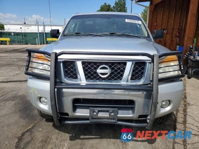 Piąte zdjęcie samochodu w środku: 2010 NISSAN TITAN SE VIN:1N6BA0EC5AN324586 - miniatura