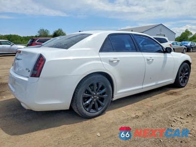 Trzecie zdjęcie samochodu z tyłu: 2014 CHRYSLER 300 S VIN:2C3CCAGG2EH383752 - miniatura
