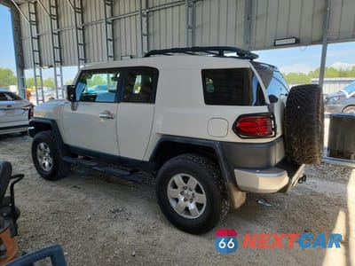 Drugie zdjęcie samochodu z przodu: 2010 TOYOTA FJ CRUISER BASE VIN:JTEBU4BFXAK075523 - miniatura