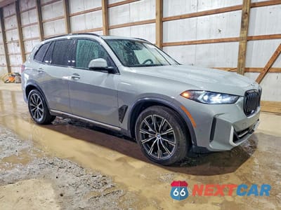Czwarte zdjęcie samochodu z boku: 2025 BMW X5 XDRIVE40I VIN:5UX23EU07S9Z68441 - miniatura