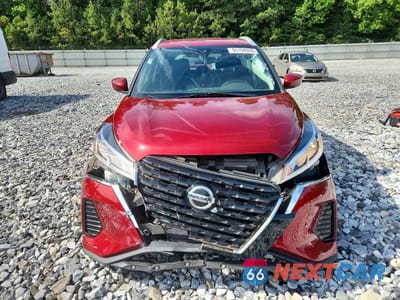 Piąte zdjęcie samochodu w środku: 2021 NISSAN KICKS SV VIN:3N1CP5CV1ML523083 - miniatura