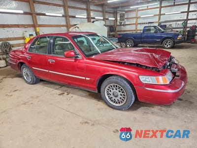 Czwarte zdjęcie samochodu z boku: 2000 MERCURY GRAND MARQUIS GS VIN:2MEFM74W5YX662299 - miniatura