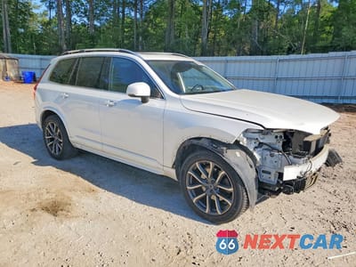 Czwarte zdjęcie samochodu z boku: 2017 VOLVO XC90 T5 VIN:YV4102XK6H1140418 - miniatura