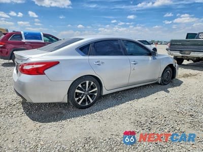 Trzecie zdjęcie samochodu z tyłu: 2016 NISSAN ALTIMA 2.5 SR VIN:1N4AL3AP1GC177423 - miniatura