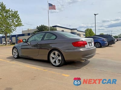 Trzecie zdjęcie samochodu z tyłu: 2011 BMW 328I VIN:WBAKE3C50BE557920 - miniatura