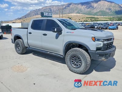 Czwarte zdjęcie samochodu z boku: 2024 CHEVROLET SILVERADO K1500 ZR2 VIN:3GCUDHE89RG314533 - miniatura