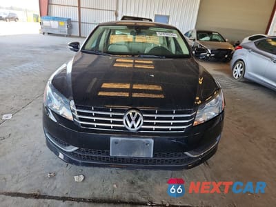 Piąte zdjęcie samochodu w środku: 2015 VOLKSWAGEN PASSAT SE VIN:1VWBV7A3XFC057788 - miniatura