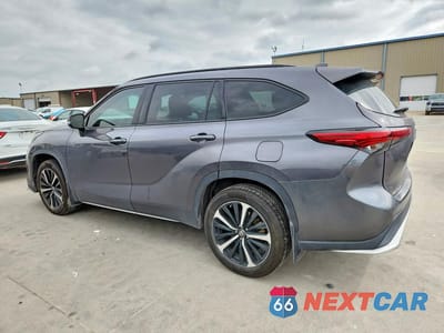 Drugie zdjęcie samochodu z przodu: 2022 TOYOTA HIGHLANDER XSE VIN:5TDJZRAH7NS108123 - miniatura