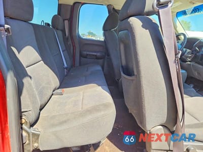 Zdjęcie 10 z 12 samochodu: 2011 CHEVROLET SILVERADO K1500 LS VIN:1GCRKREA1BZ461035 - miniatura